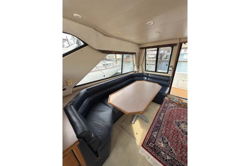 Slide: The Image of Bayliner 3788 Command Bridge Motoryacht 1997 - 23
