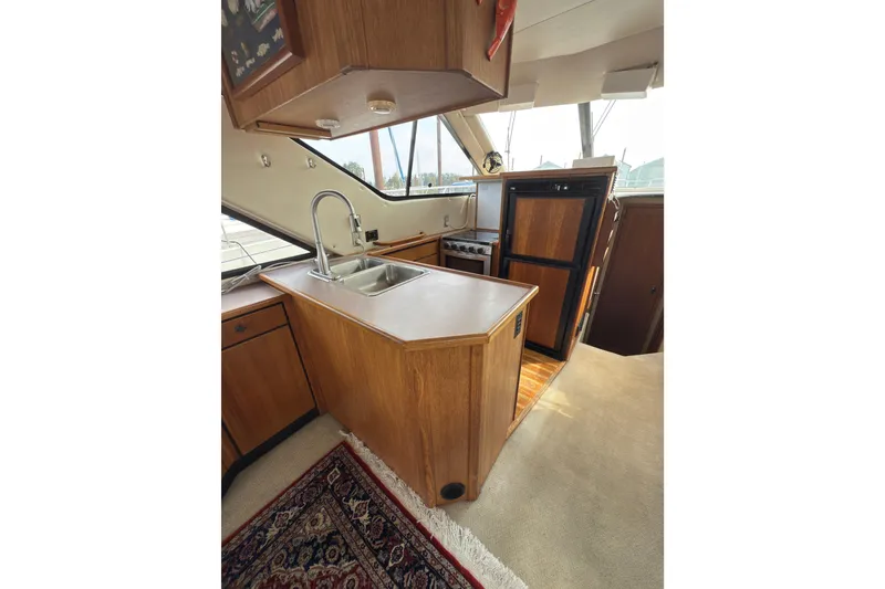 Slide: The Image of Bayliner 3788 Command Bridge Motoryacht 1997 - 18
