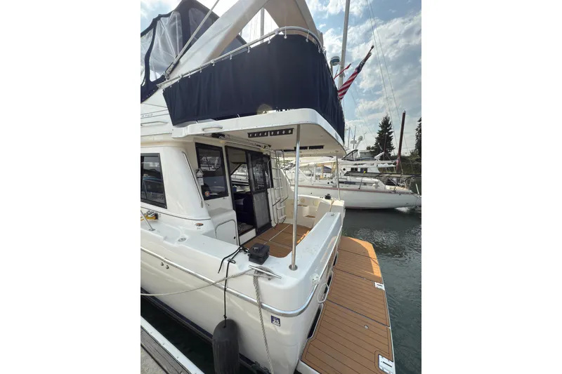 Slide: The Image of Bayliner 3788 Command Bridge Motoryacht 1997 - 6