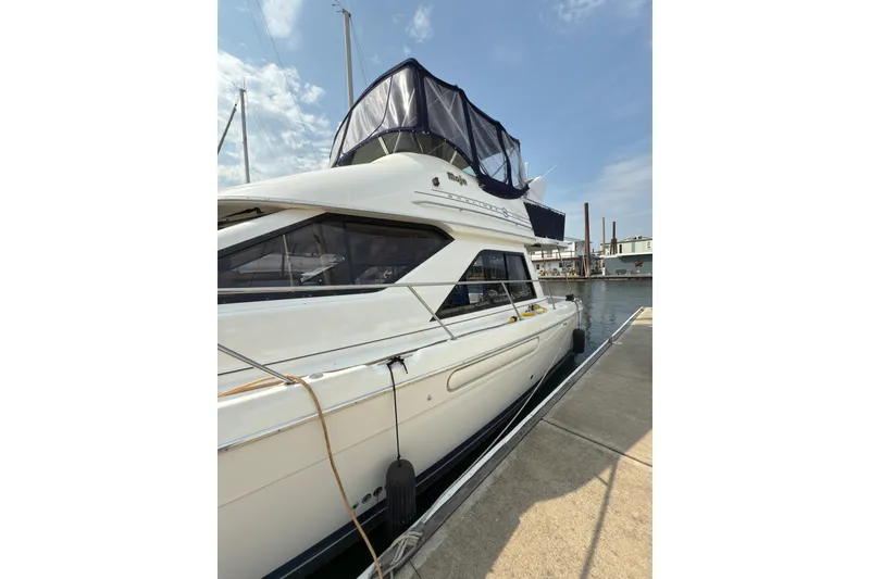 Slide: The Image of Bayliner 3788 Command Bridge Motoryacht 1997 - 4