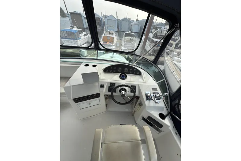 Slide: The Image of Bayliner 3788 Command Bridge Motoryacht 1997 - 8
