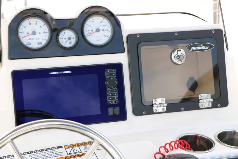 Slide: The Image of NauticStar 2140 Sport 2020 - 37