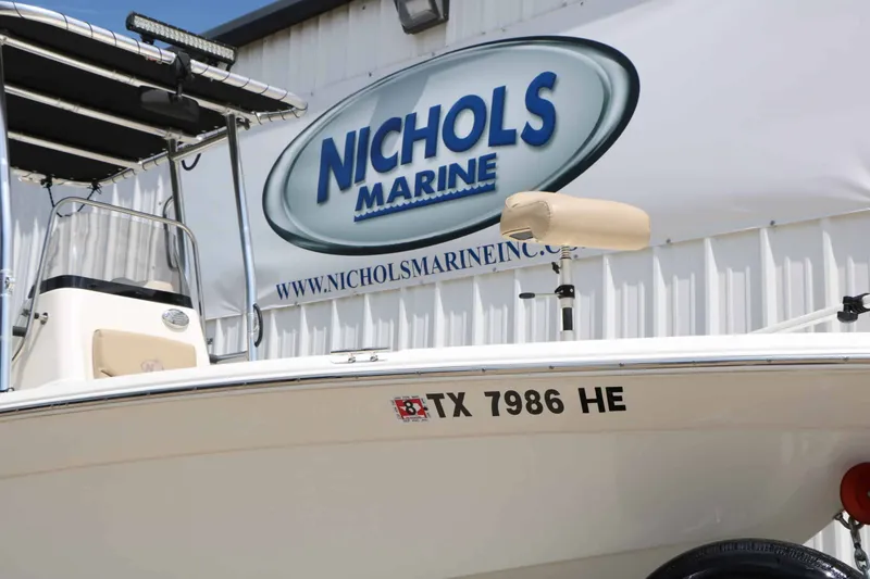 Slide: The Image of NauticStar 2140 Sport 2020 - 11