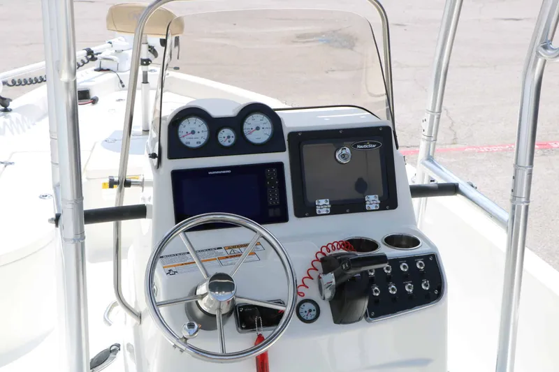 Slide: The Image of NauticStar 2140 Sport 2020 - 21