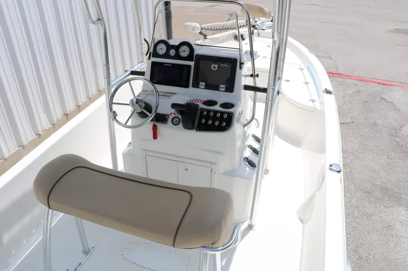 Slide: The Image of NauticStar 2140 Sport 2020 - 22