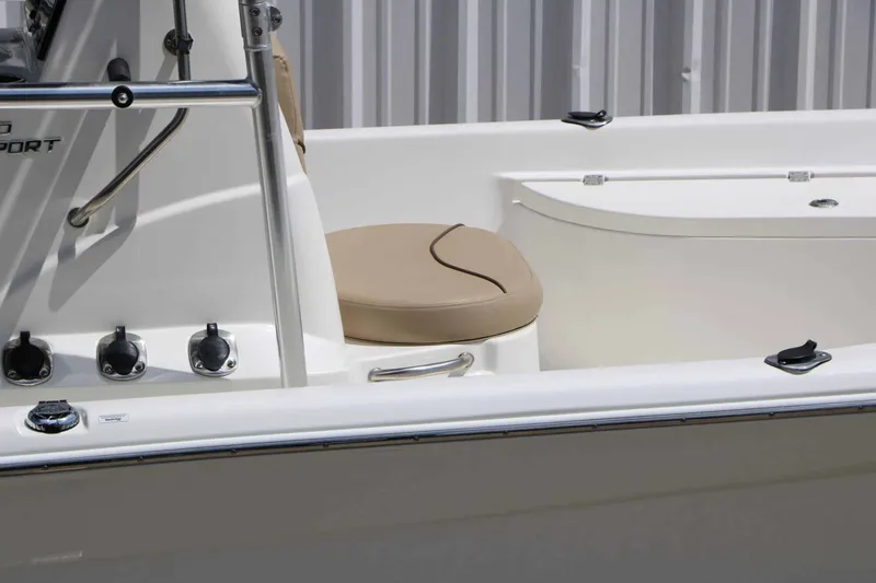 Slide: The Image of NauticStar 2140 Sport 2020 - 16