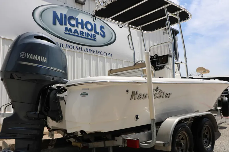 Slide: The Image of NauticStar 2140 Sport 2020 - 4