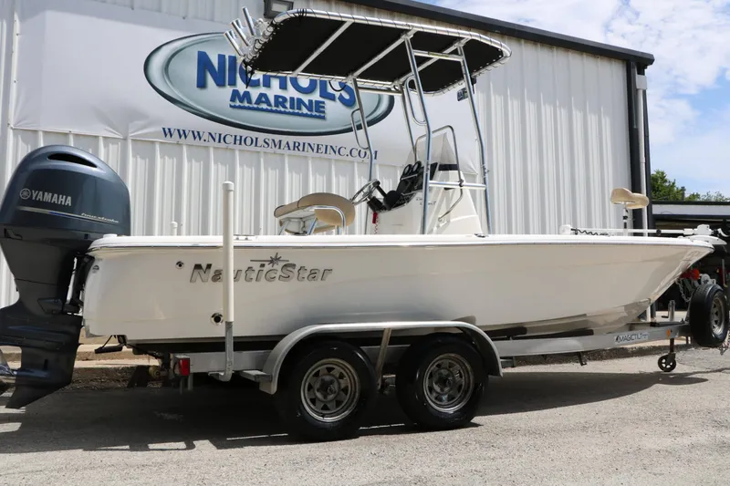 Slide: The Image of NauticStar 2140 Sport 2020 - 3