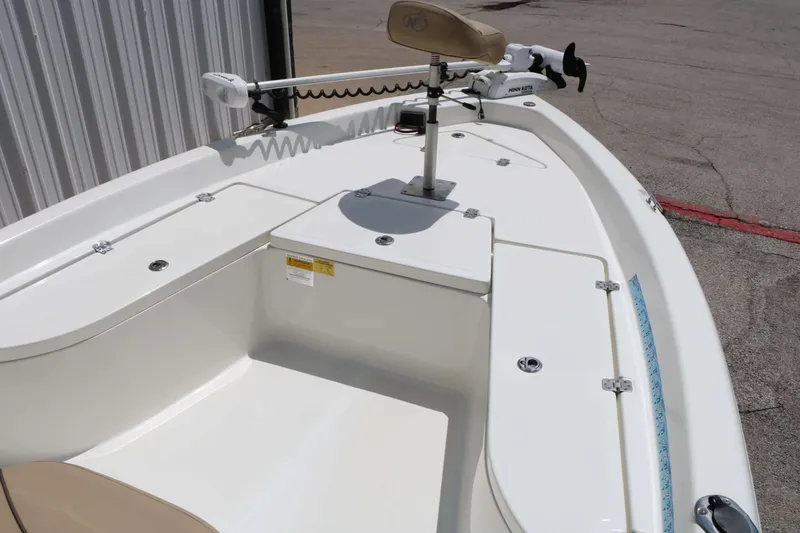 Slide: The Image of NauticStar 2140 Sport 2020 - 24