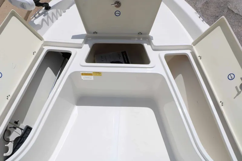 Slide: The Image of NauticStar 2140 Sport 2020 - 25