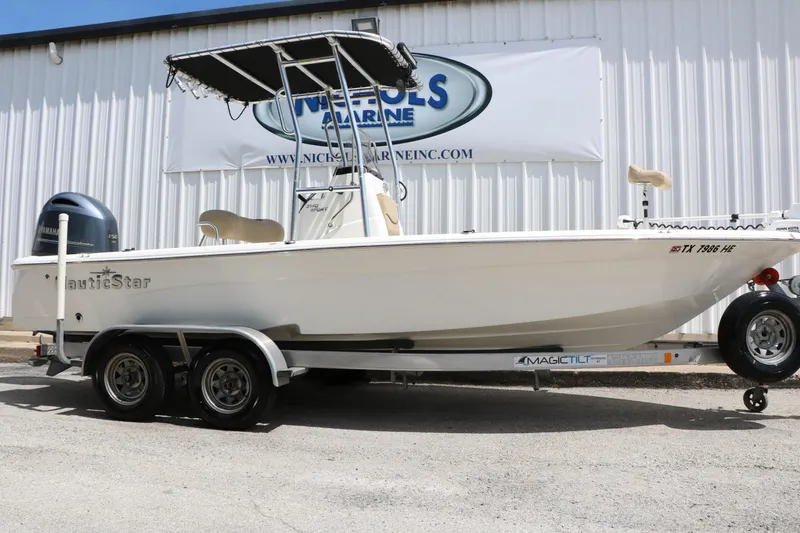 Slide: The Image of NauticStar 2140 Sport 2020 - 2