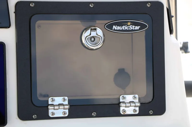 Slide: The Image of NauticStar 2140 Sport 2020 - 38