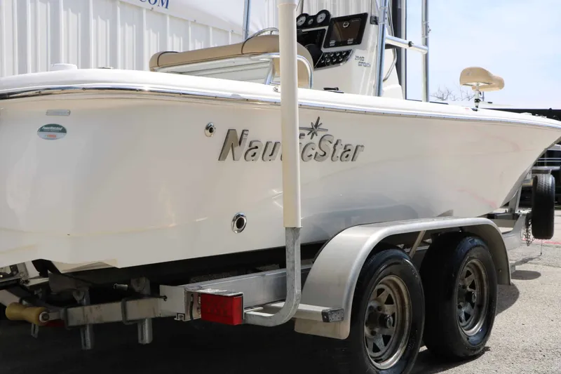 Slide: The Image of NauticStar 2140 Sport 2020 - 5