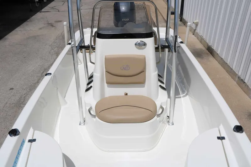 Slide: The Image of NauticStar 2140 Sport 2020 - 29