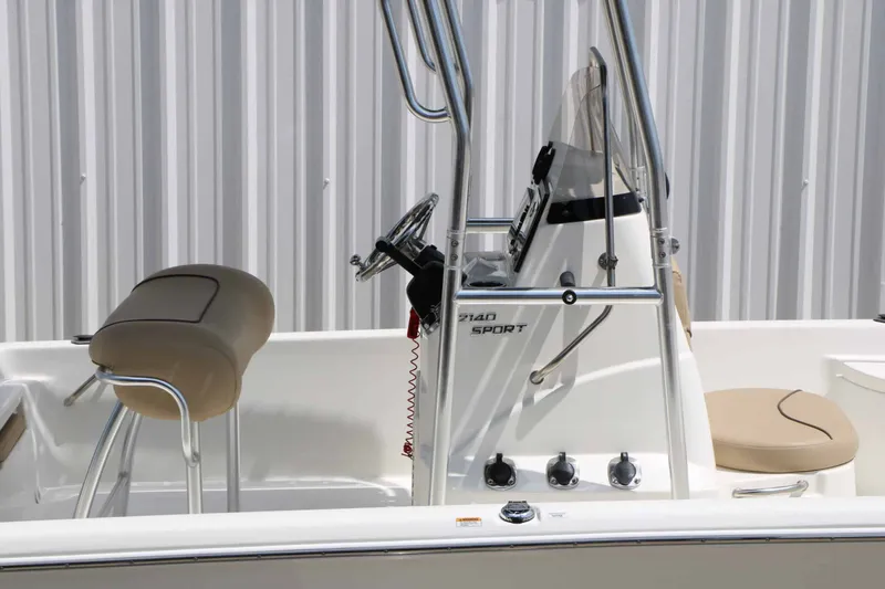 Slide: The Image of NauticStar 2140 Sport 2020 - 15