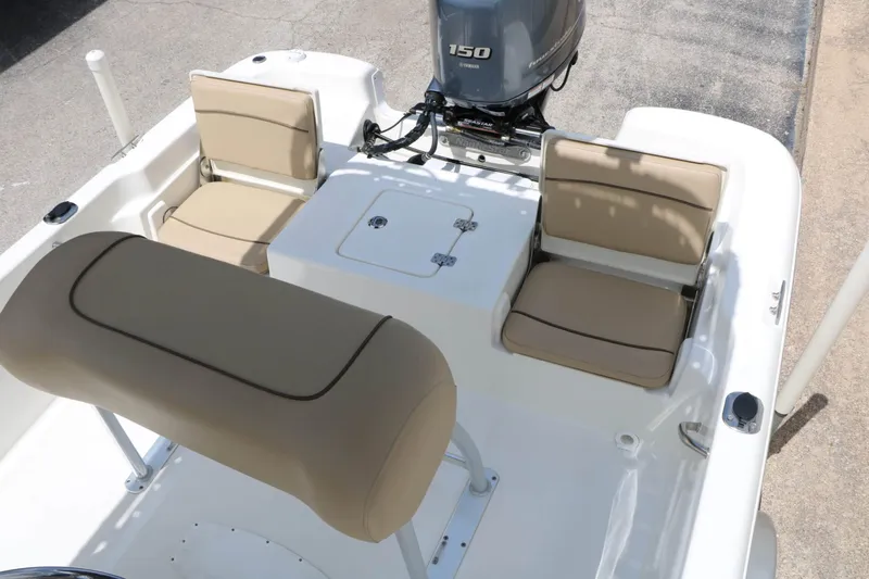 Slide: The Image of NauticStar 2140 Sport 2020 - 31