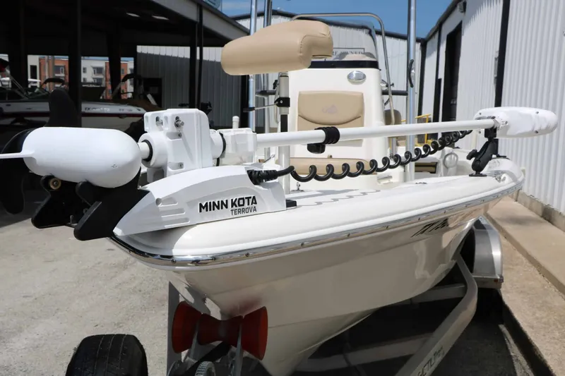 Slide: The Image of NauticStar 2140 Sport 2020 - 12