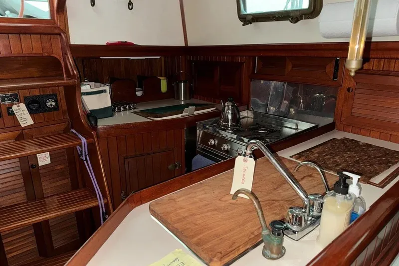 Slide: The Image of Crealock 40 1986 - 16