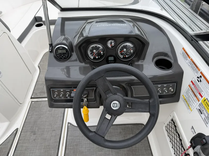 Slide: The Image of Bayliner VR5 Bowrider 2019 - 1