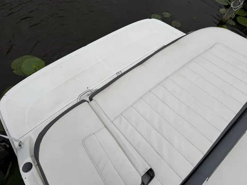 Slide: The Image of Bayliner VR5 Bowrider 2019 - 5