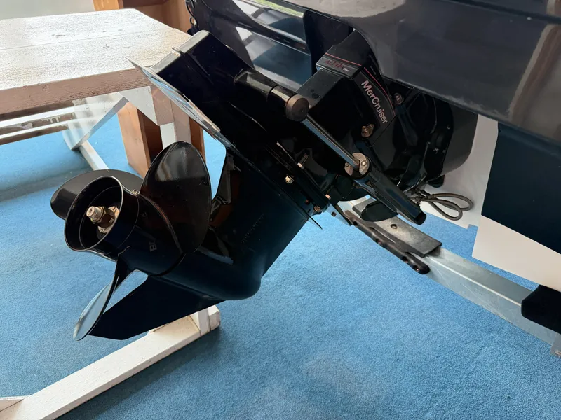 Slide: The Image of Bayliner VR4 Bowrider 2023 - 7