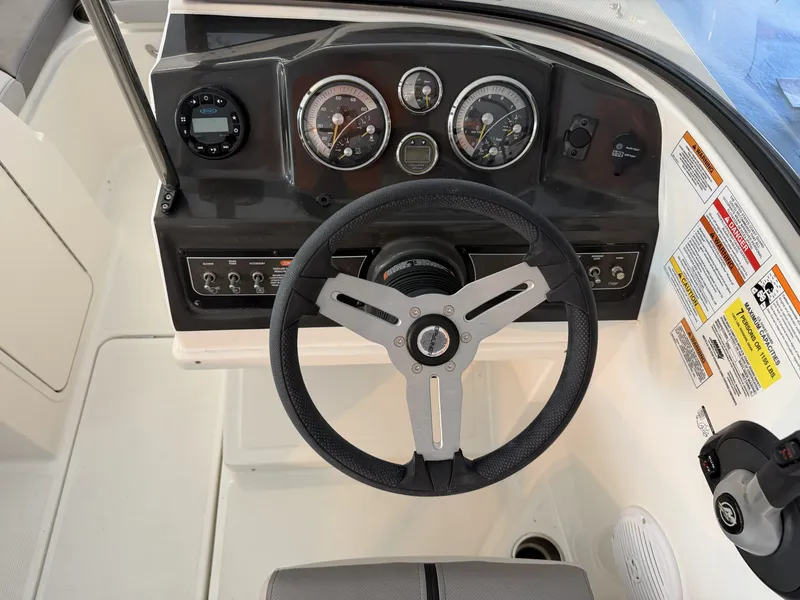 Slide: The Image of Bayliner VR4 Bowrider 2023 - 1