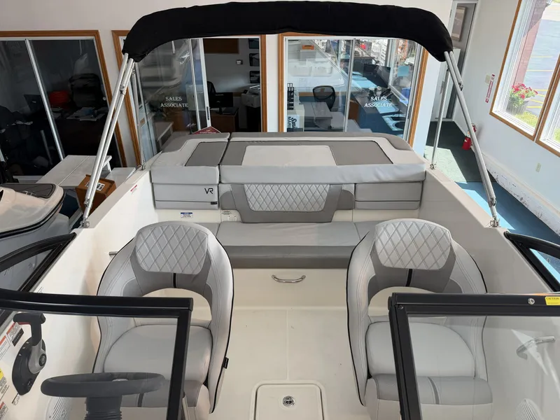 Slide: The Image of Bayliner VR4 Bowrider 2023 - 3