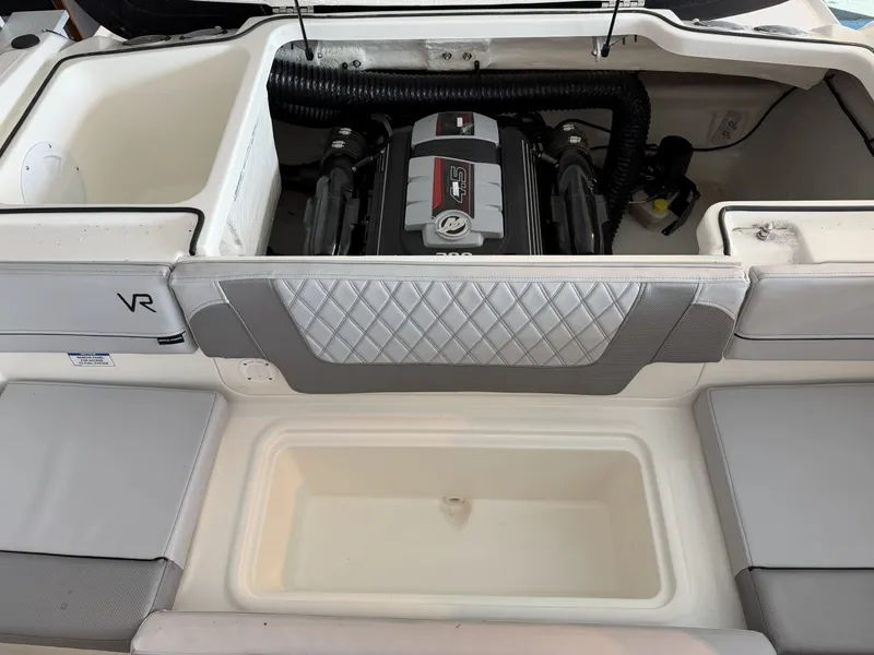 Slide: The Image of Bayliner VR4 Bowrider 2023 - 5