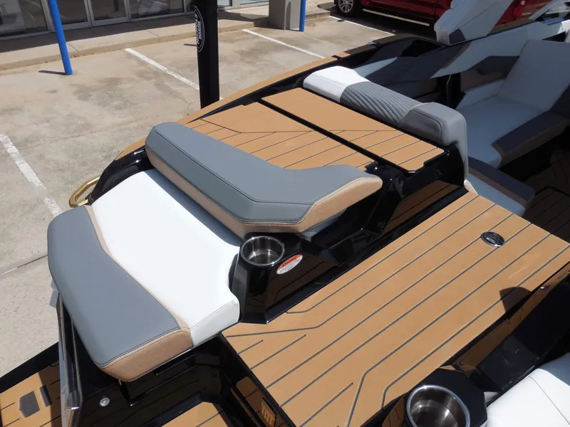 Slide: The Image of MasterCraft X24 2026 - 15