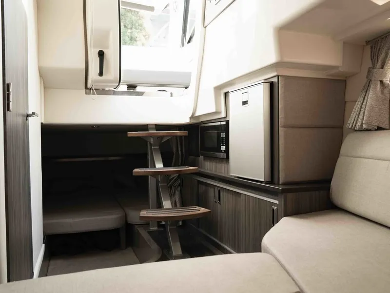 Slide: The Image of Sea Ray Sundancer 320 2019 - 26