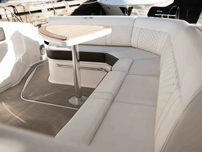 Slide: The Image of Sea Ray Sundancer 320 2019 - 22