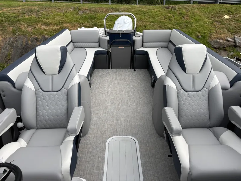 Slide: The Image of Avalon Catalina - 25 FT Quad Lounge Windshield "The Sovereign Azure" 2026 - 1
