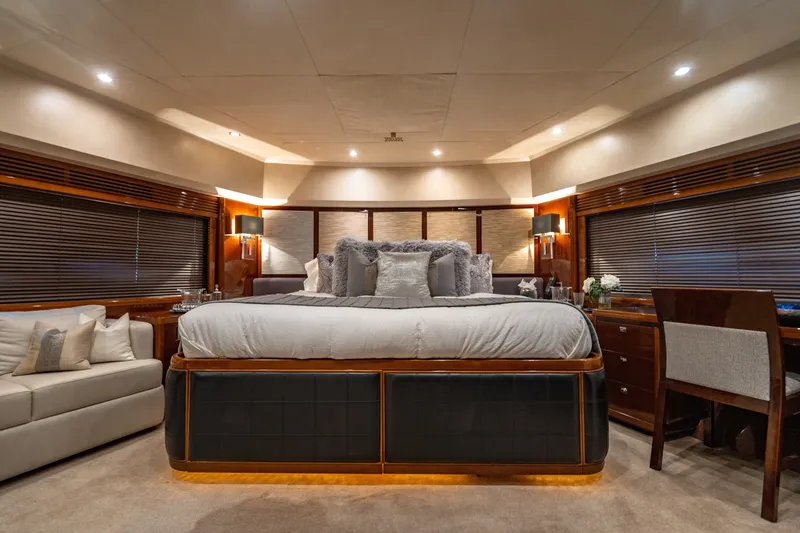 Slide: The Image of Princess 95 M/Y 2010 - 20