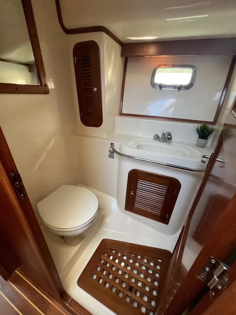 Slide: The Image of Heritage East 36 Sundeck Trawler 2007 - 22