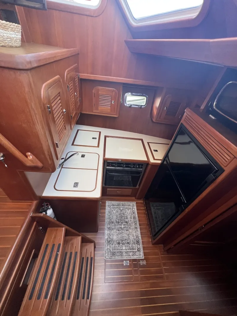 Slide: The Image of Heritage East 36 Sundeck Trawler 2007 - 19