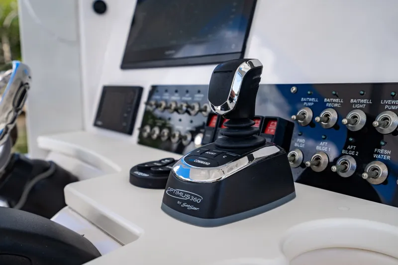 Slide: The Image of Everglades 355 Center Console 2019 - 47