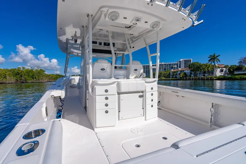 Slide: The Image of Everglades 355 Center Console 2019 - 34