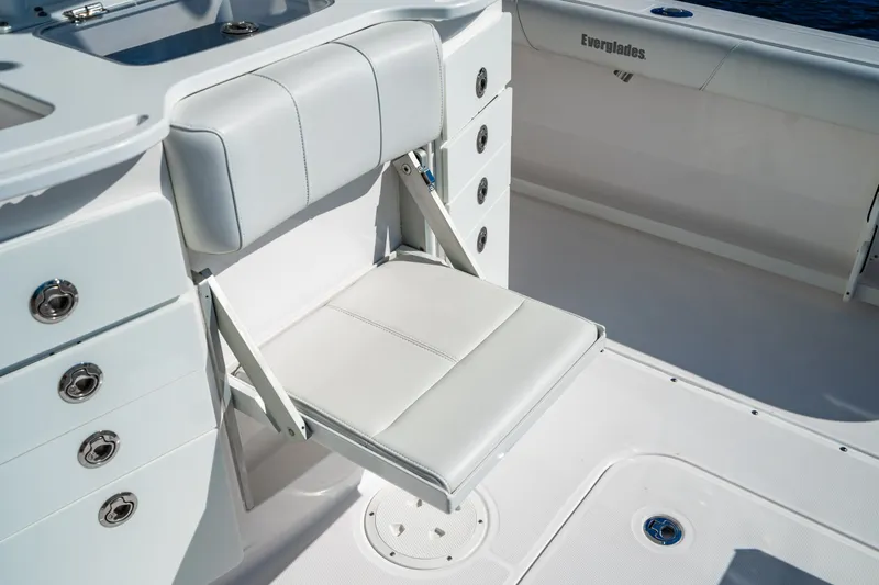 Slide: The Image of Everglades 355 Center Console 2019 - 41