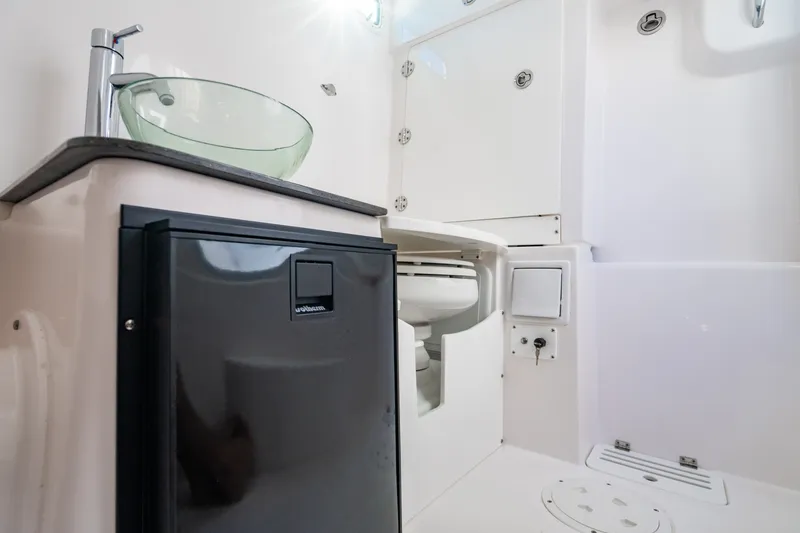 Slide: The Image of Everglades 355 Center Console 2019 - 18