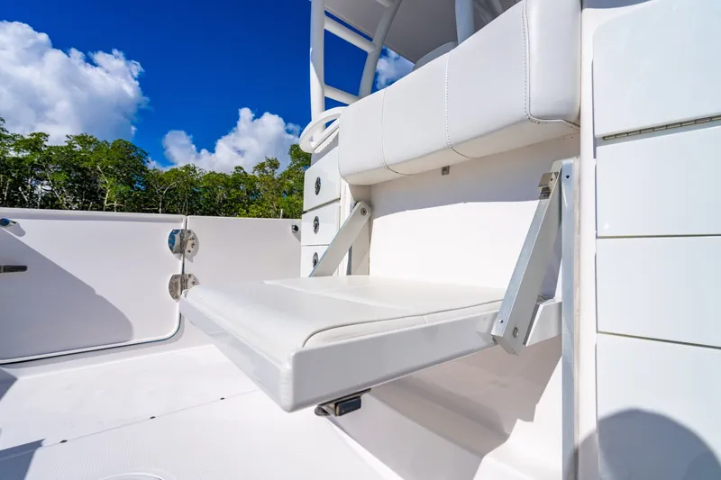 Slide: The Image of Everglades 355 Center Console 2019 - 40