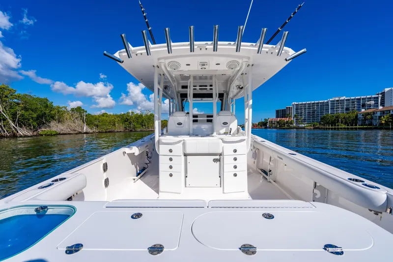 Slide: The Image of Everglades 355 Center Console 2019 - 32