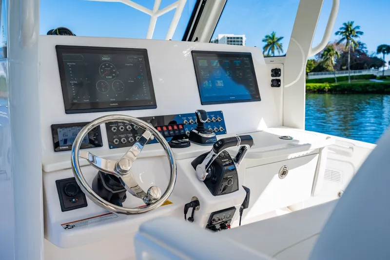 Slide: The Image of Everglades 355 Center Console 2019 - 51