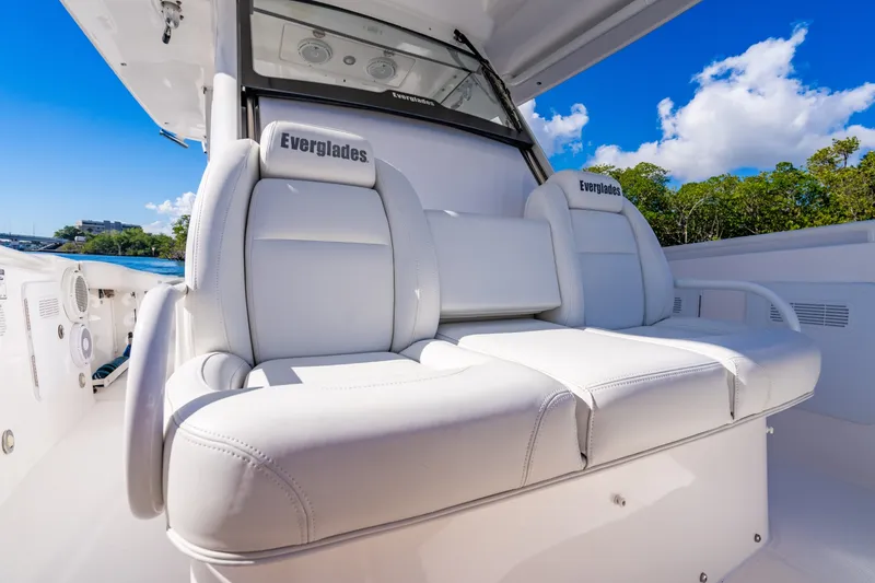 Slide: The Image of Everglades 355 Center Console 2019 - 26