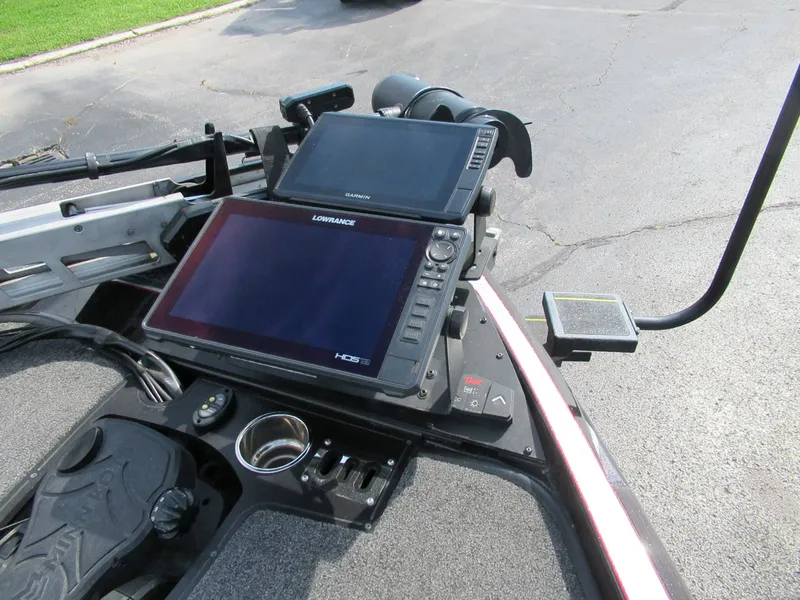 Slide: The Image of Ranger Z520R 2023 - 10