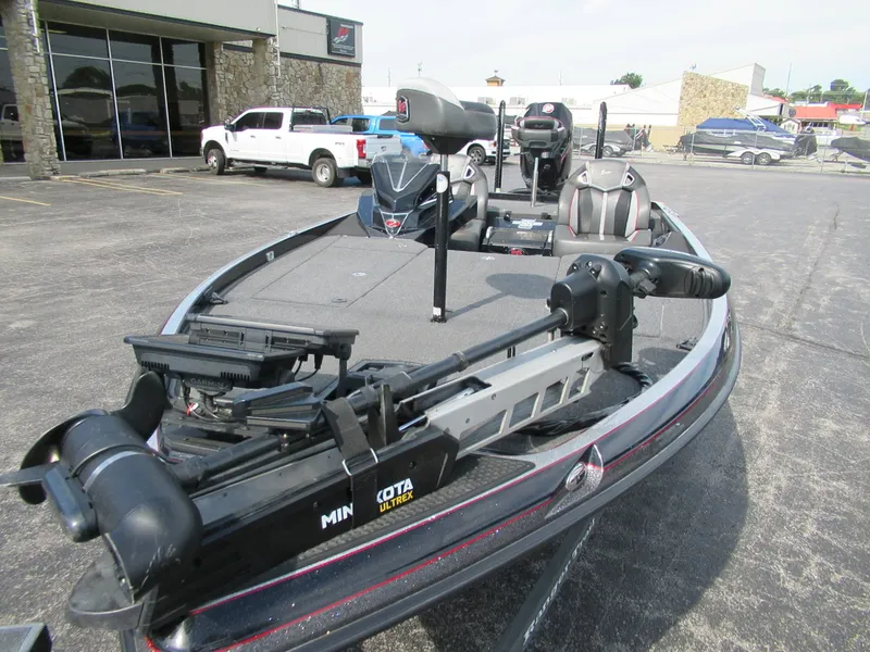 Slide: The Image of Ranger Z520R 2023 - 12