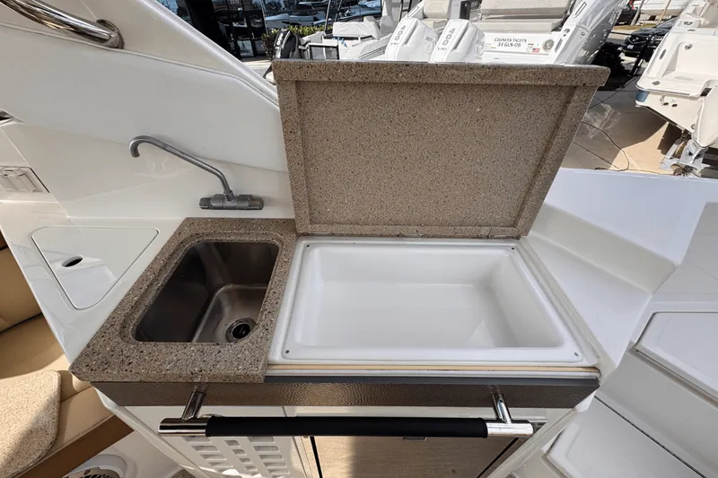 Slide: The Image of Sea Ray 350 SLX 2015 - 11