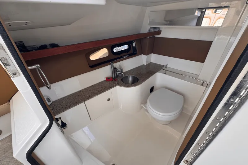 Slide: The Image of Sea Ray 350 SLX 2015 - 14