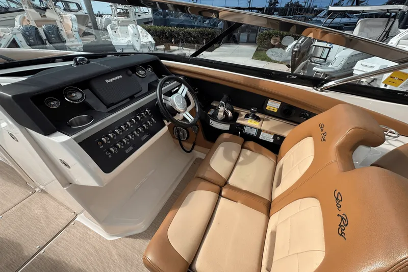 Slide: The Image of Sea Ray 350 SLX 2015 - 15