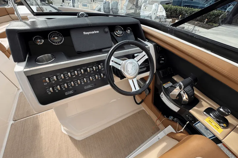 Slide: The Image of Sea Ray 350 SLX 2015 - 16