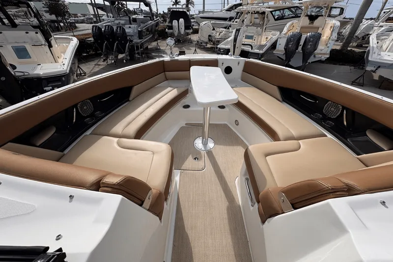 Slide: The Image of Sea Ray 350 SLX 2015 - 17